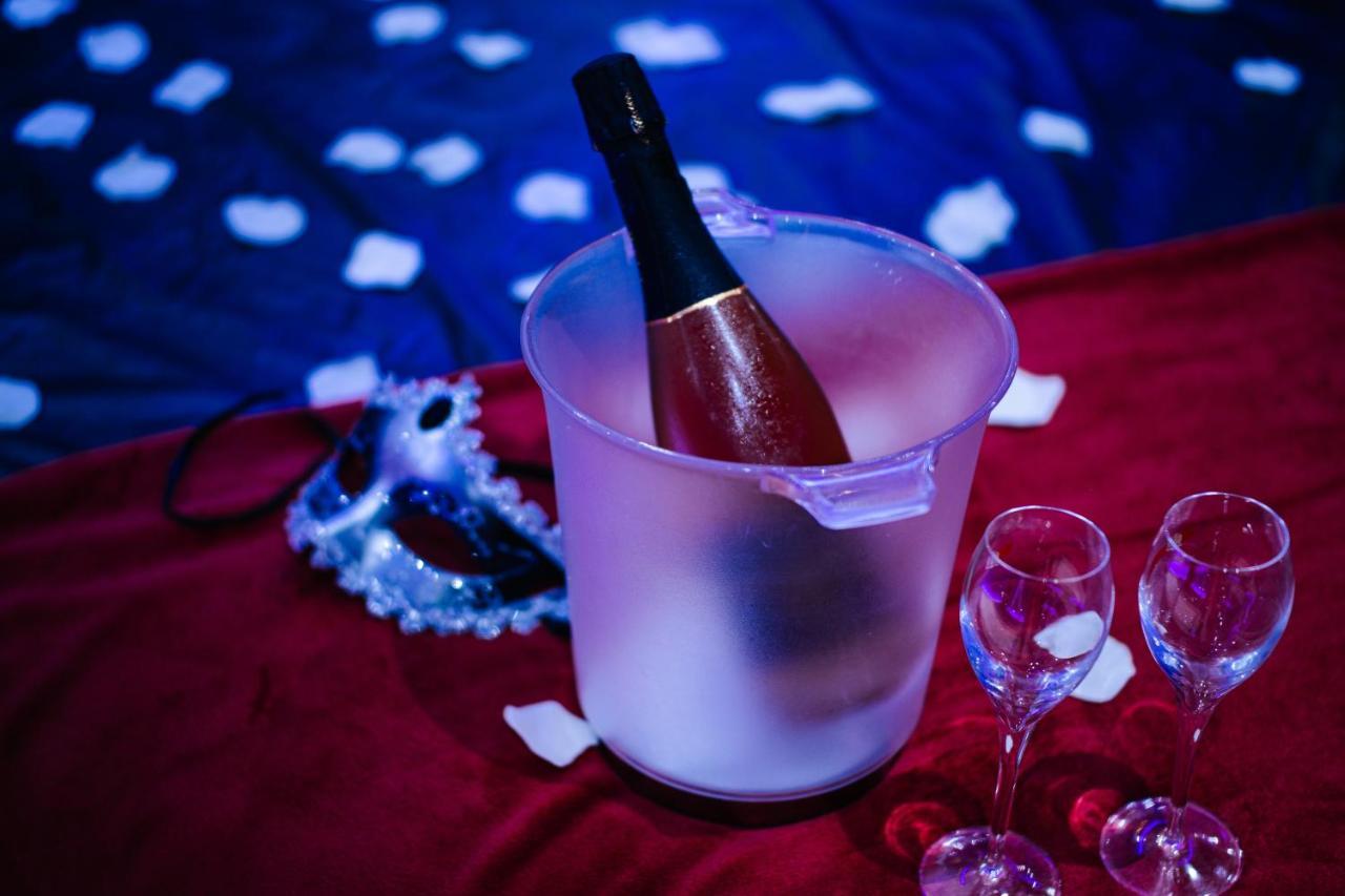 L'Alcove Du 510 - Spa - Chambre Romantique - Sauna - Salle De Jeux 몽토방 외부 사진