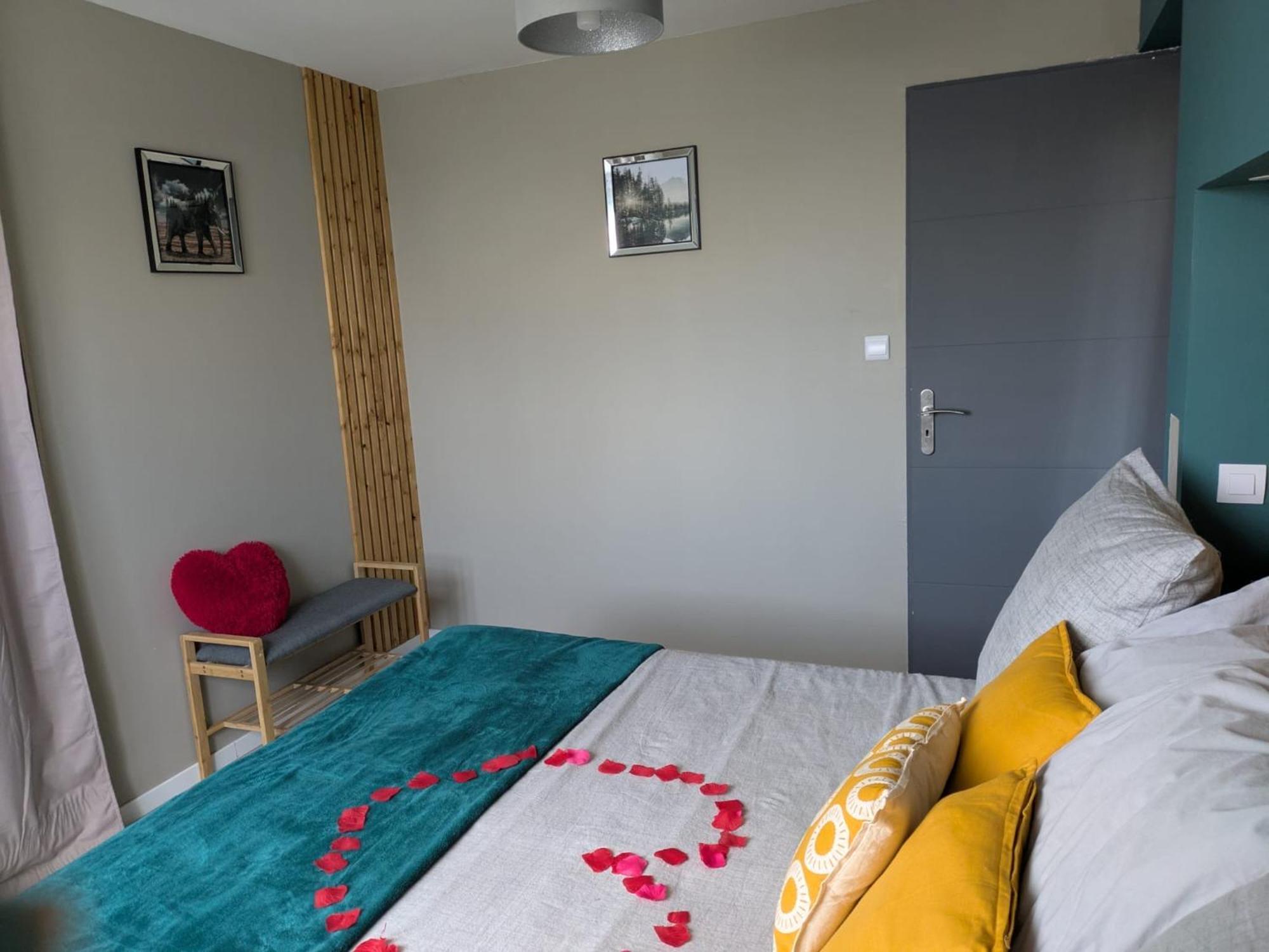 L'Alcove Du 510 - Spa - Chambre Romantique - Sauna - Salle De Jeux 몽토방 외부 사진